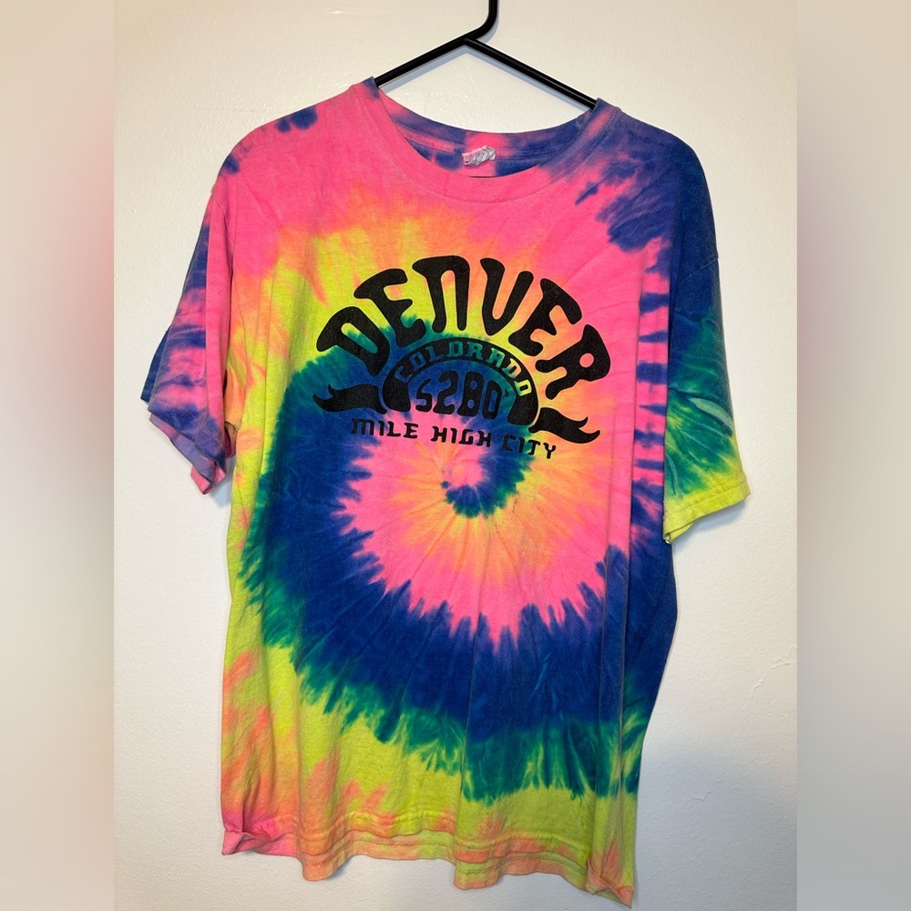Men’s tie-dye shirt